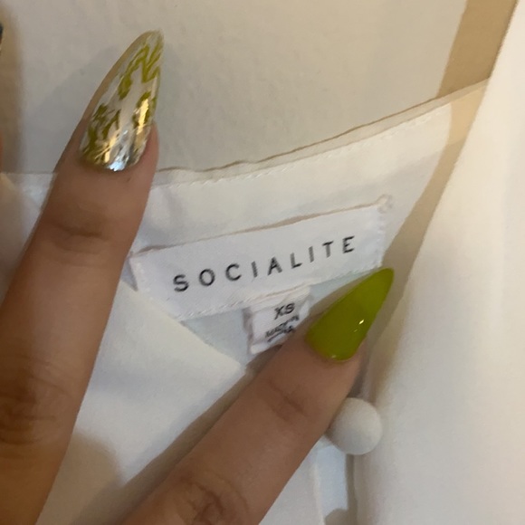 White flowy tank top perfect for spring - Picture 3 of 6